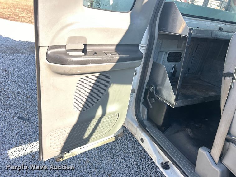 image for item DS0831 2006 Ford F550 Super Duty XL SuperCab utility / service truck