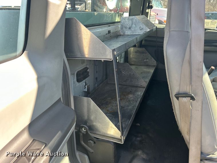 image for item DS0831 2006 Ford F550 Super Duty XL SuperCab utility / service truck