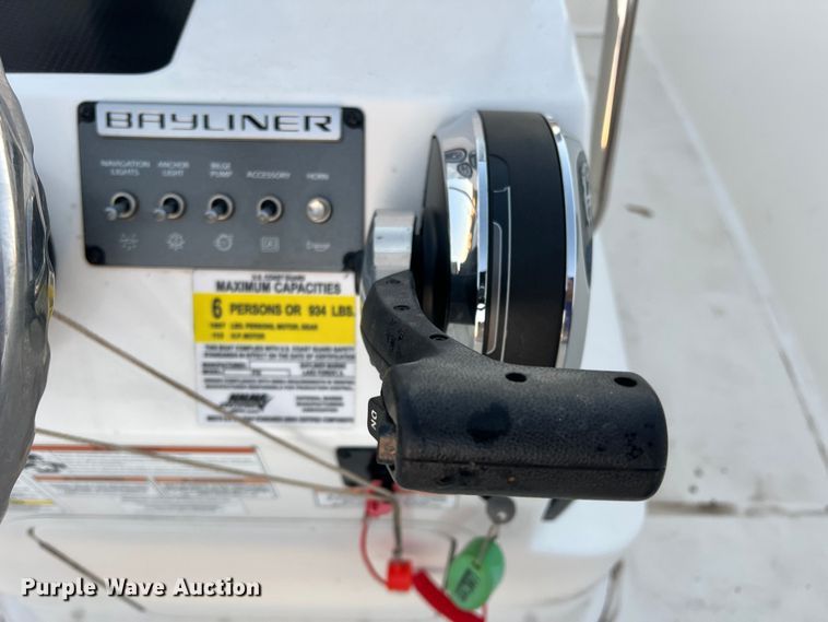 image for item DS2466 2019 Bayliner  Element F18 boat