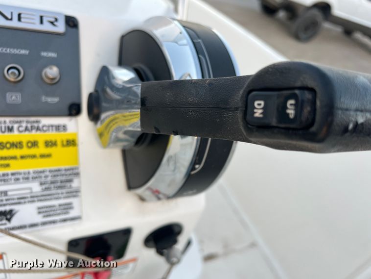 image for item DS2466 2019 Bayliner  Element F18 boat