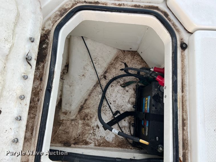 image for item DS2466 2019 Bayliner  Element F18 boat