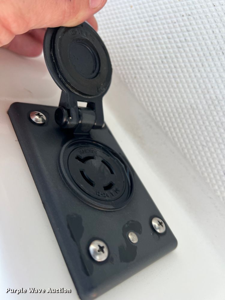 image for item DS2466 2019 Bayliner  Element F18 boat