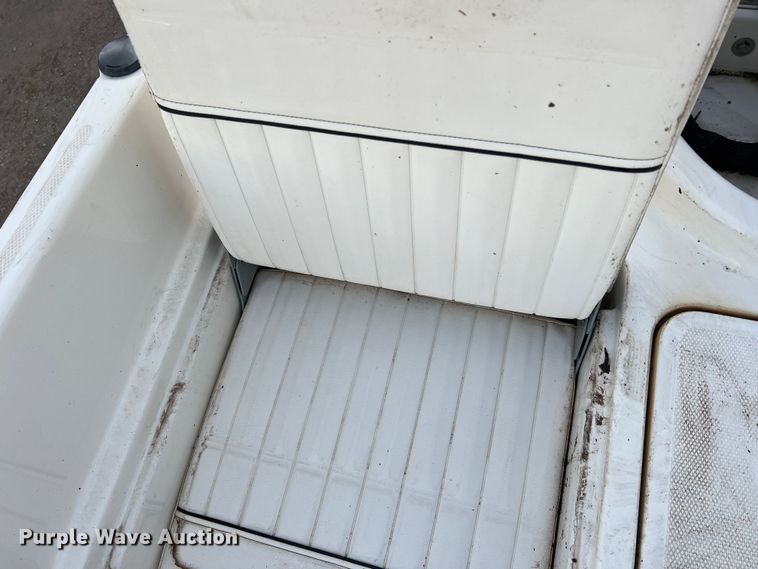 image for item DS2466 2019 Bayliner  Element F18 boat