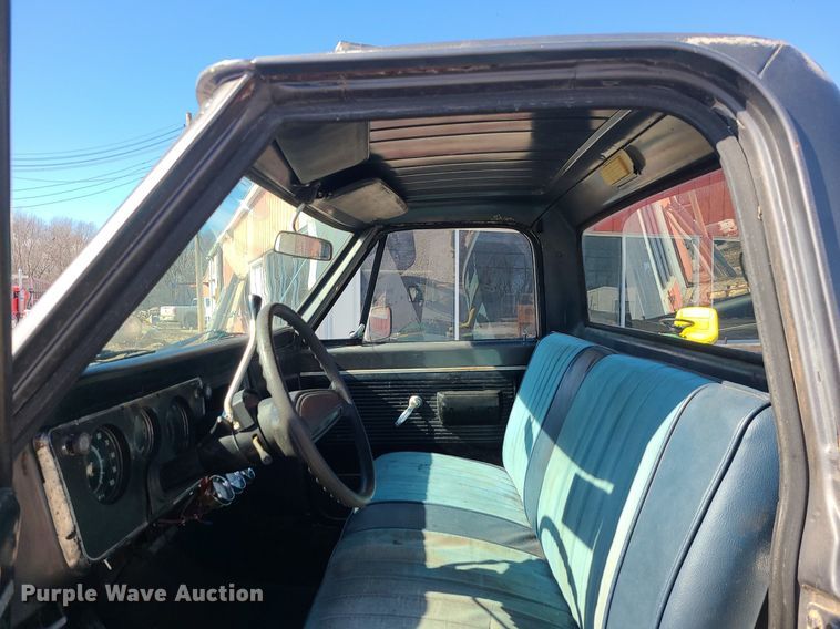 image for item DS7305 1971 GMC C10 pickup truck