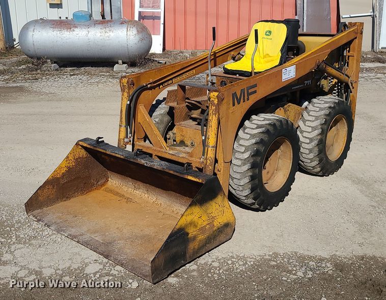 image for item DS7307 Massey Ferguson Hydrostat 711 skid steer loader