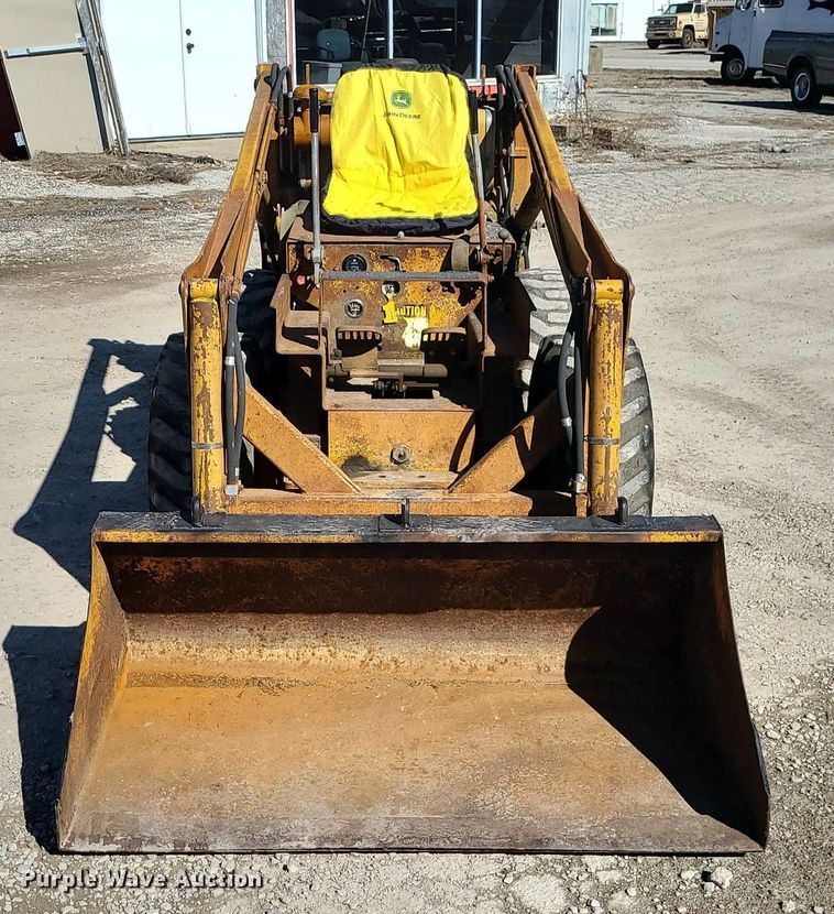 image for item DS7307 Massey Ferguson Hydrostat 711 skid steer loader