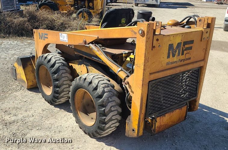 image for item DS7307 Massey Ferguson Hydrostat 711 skid steer loader