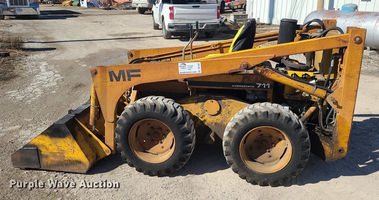 image for item DS7307 Massey Ferguson Hydrostat 711 skid steer loader