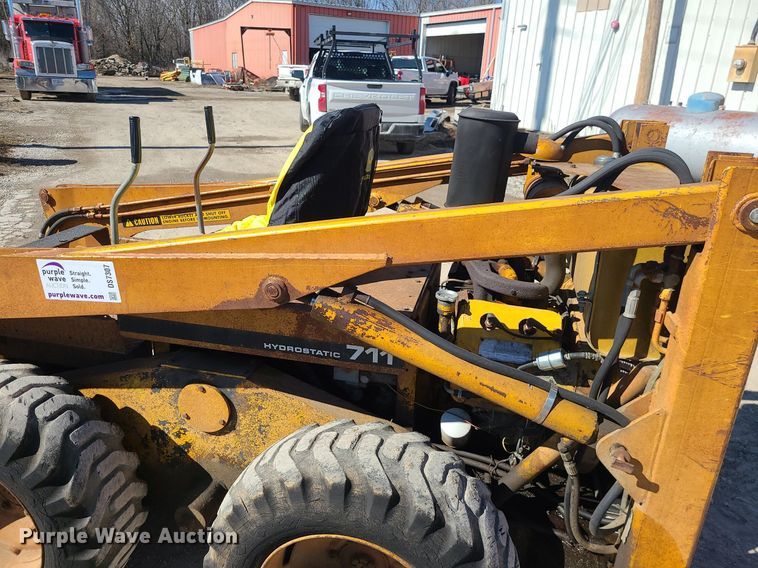 image for item DS7307 Massey Ferguson Hydrostat 711 skid steer loader