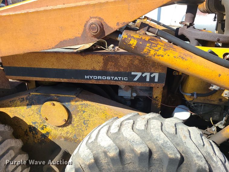 image for item DS7307 Massey Ferguson Hydrostat 711 skid steer loader