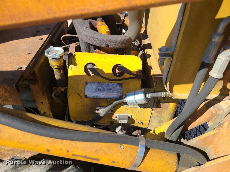 image for item DS7307 Massey Ferguson Hydrostat 711 skid steer loader