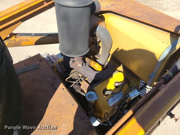 image for item DS7307 Massey Ferguson Hydrostat 711 skid steer loader