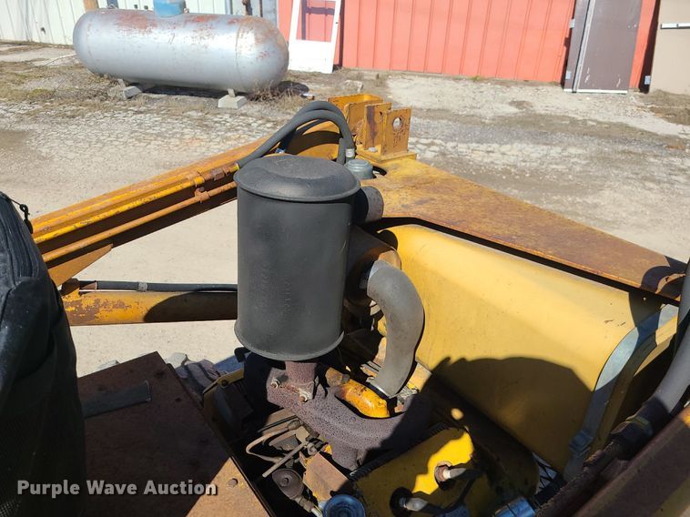 image for item DS7307 Massey Ferguson Hydrostat 711 skid steer loader