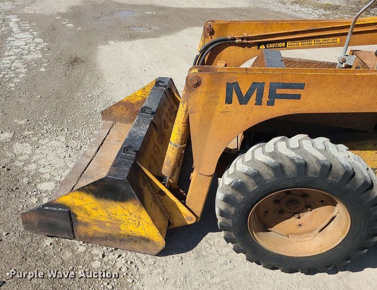 image for item DS7307 Massey Ferguson Hydrostat 711 skid steer loader