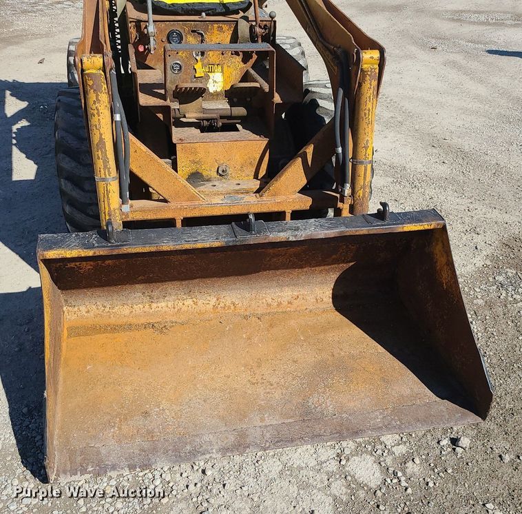 image for item DS7307 Massey Ferguson Hydrostat 711 skid steer loader