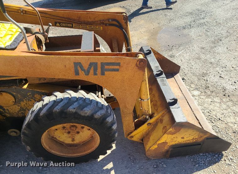 image for item DS7307 Massey Ferguson Hydrostat 711 skid steer loader