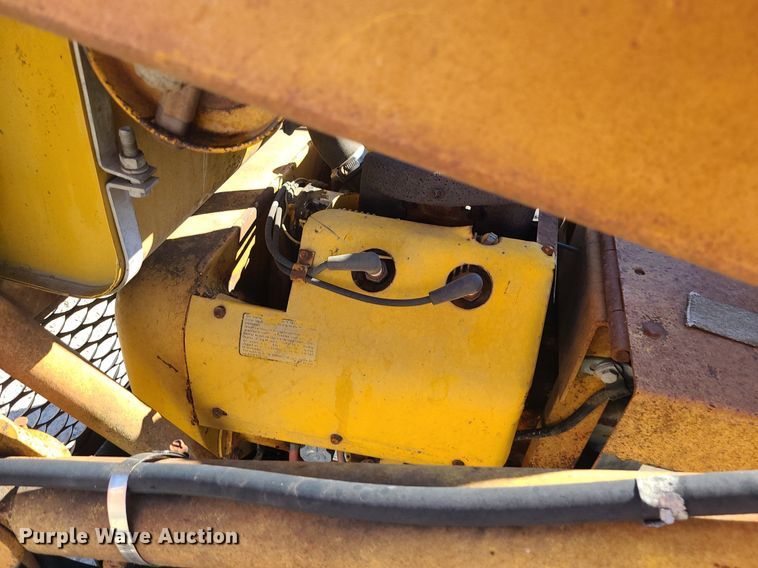 image for item DS7307 Massey Ferguson Hydrostat 711 skid steer loader