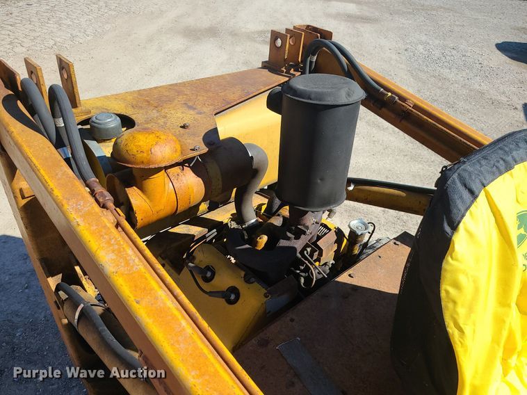 image for item DS7307 Massey Ferguson Hydrostat 711 skid steer loader