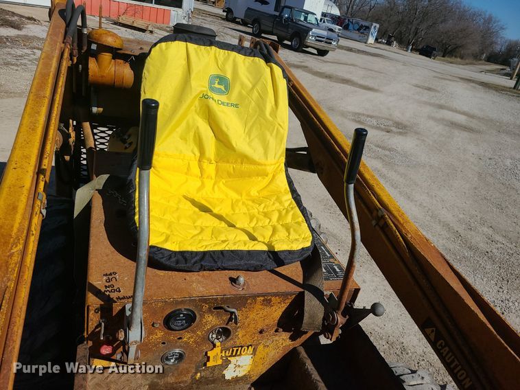 image for item DS7307 Massey Ferguson Hydrostat 711 skid steer loader