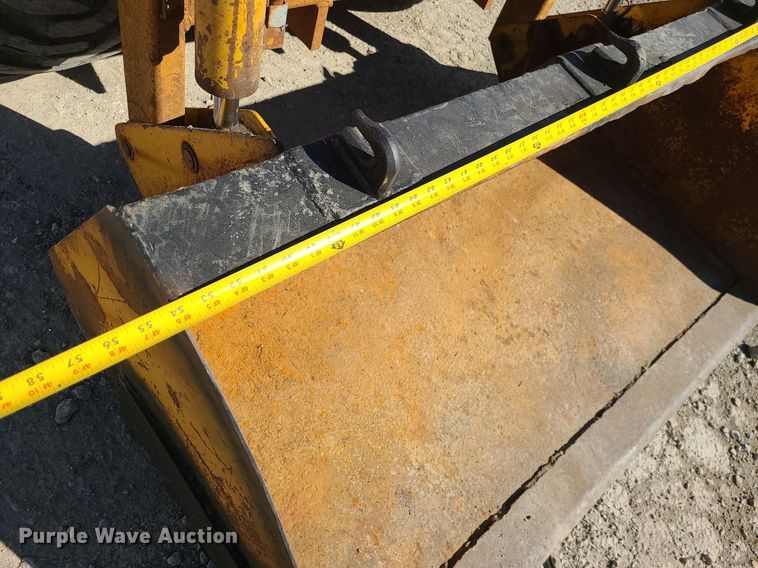 image for item DS7307 Massey Ferguson Hydrostat 711 skid steer loader