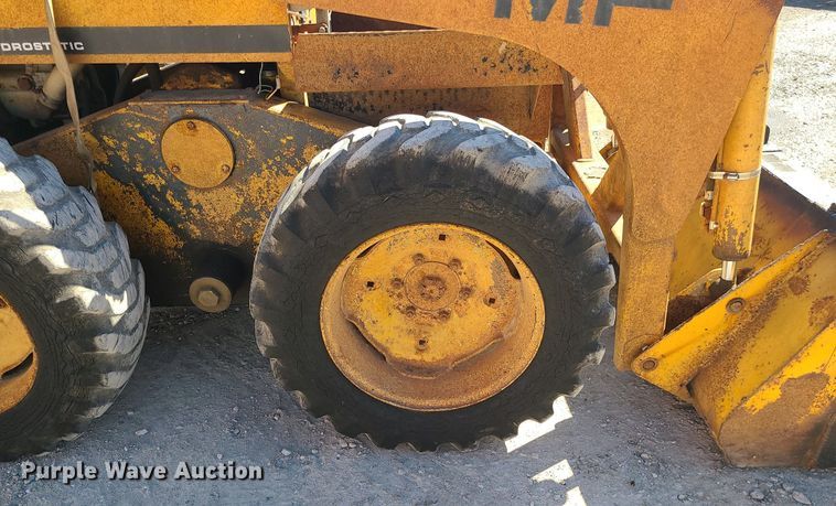 image for item DS7307 Massey Ferguson Hydrostat 711 skid steer loader