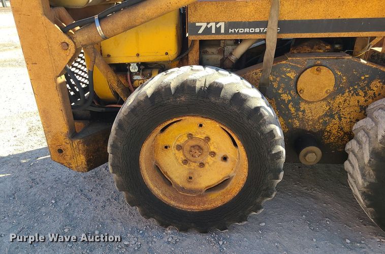 image for item DS7307 Massey Ferguson Hydrostat 711 skid steer loader