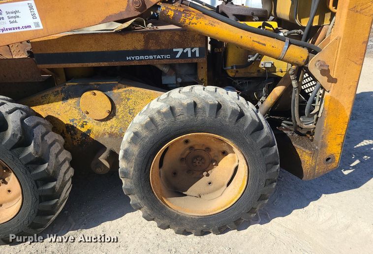 image for item DS7307 Massey Ferguson Hydrostat 711 skid steer loader