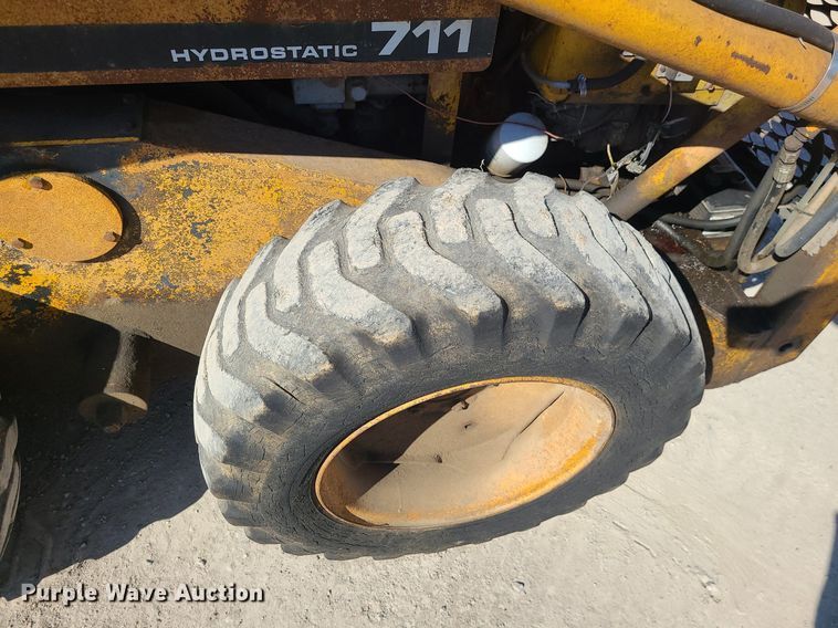 image for item DS7307 Massey Ferguson Hydrostat 711 skid steer loader