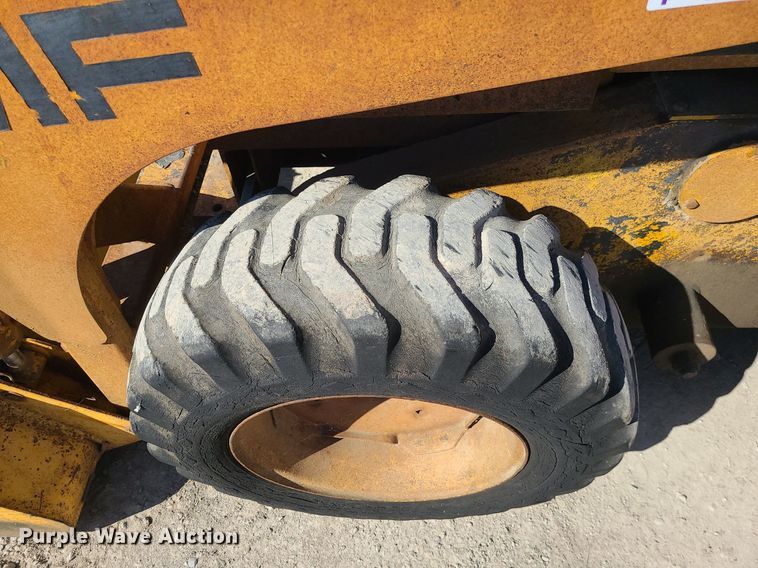 image for item DS7307 Massey Ferguson Hydrostat 711 skid steer loader