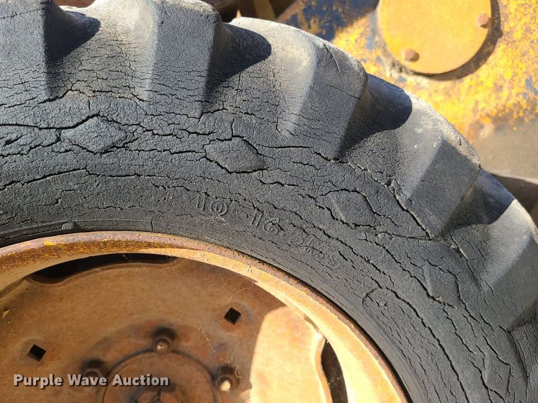 image for item DS7307 Massey Ferguson Hydrostat 711 skid steer loader