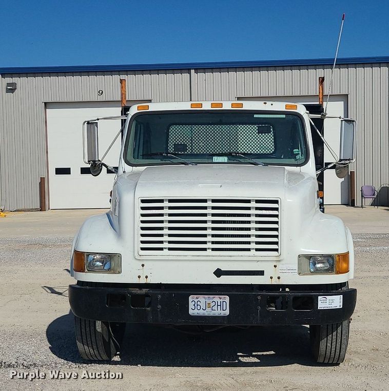 image for item DS7324 1998 International 4700 flatbed truck