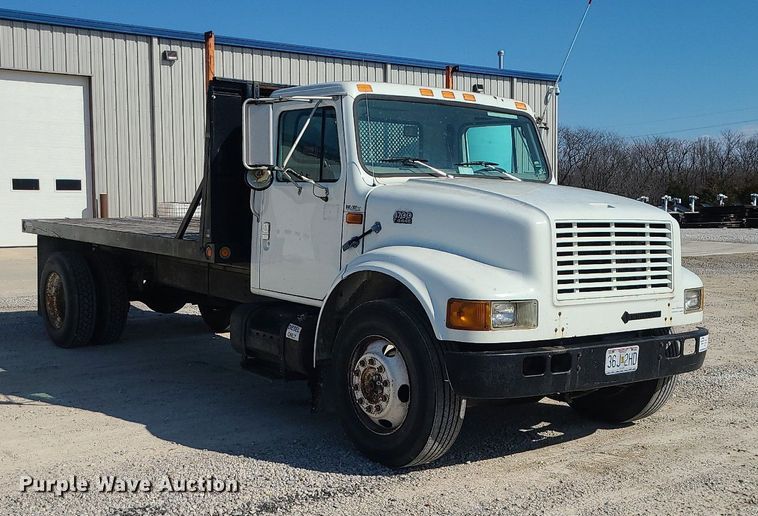 image for item DS7324 1998 International 4700 flatbed truck