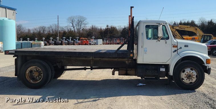image for item DS7324 1998 International 4700 flatbed truck