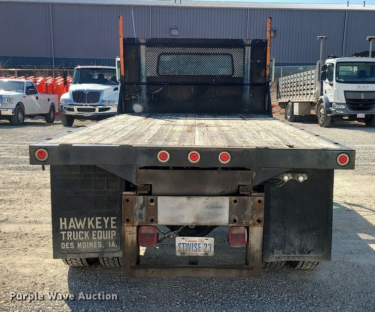 image for item DS7324 1998 International 4700 flatbed truck