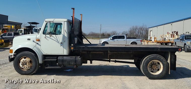 image for item DS7324 1998 International 4700 flatbed truck