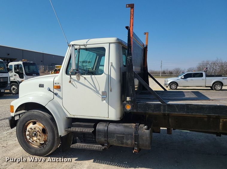 image for item DS7324 1998 International 4700 flatbed truck