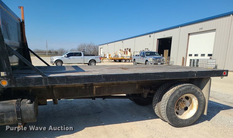 image for item DS7324 1998 International 4700 flatbed truck