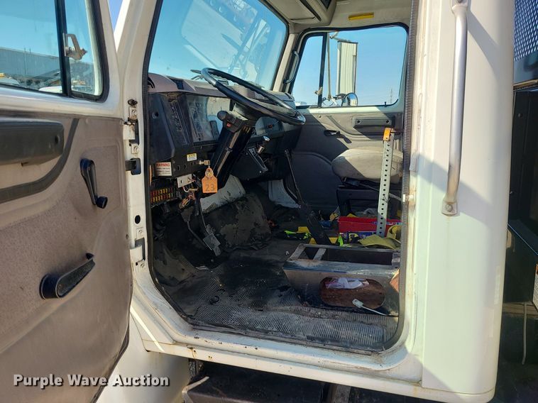 image for item DS7324 1998 International 4700 flatbed truck