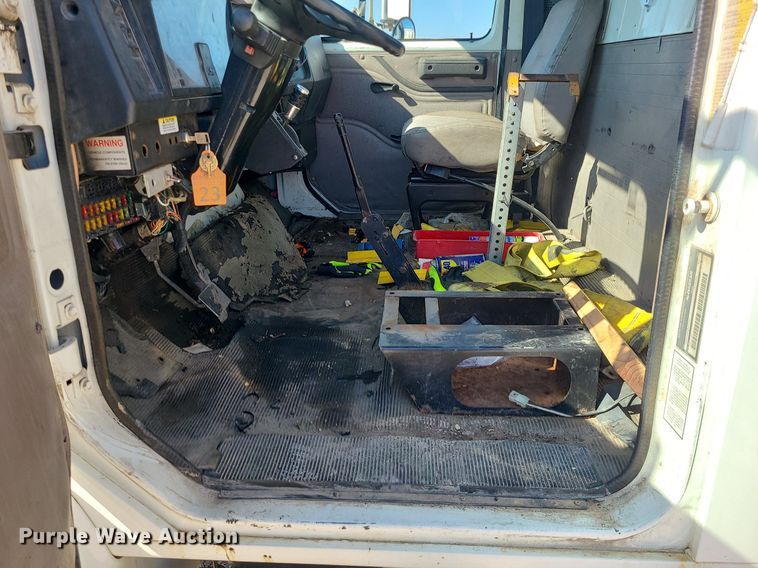 image for item DS7324 1998 International 4700 flatbed truck