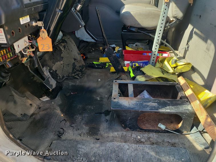 image for item DS7324 1998 International 4700 flatbed truck
