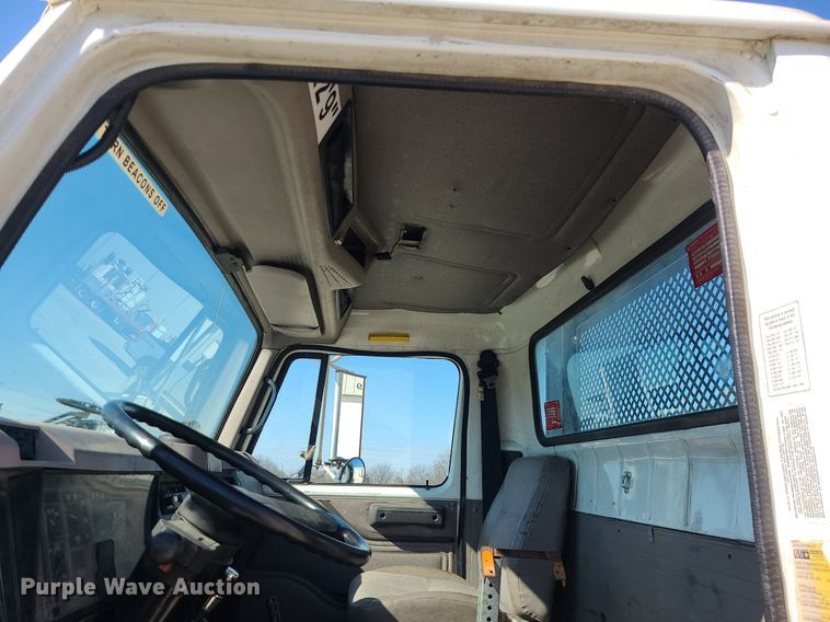 image for item DS7324 1998 International 4700 flatbed truck