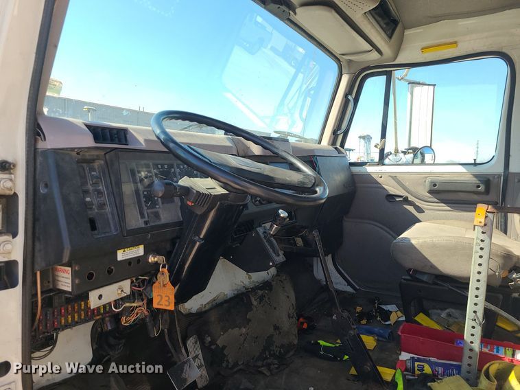 image for item DS7324 1998 International 4700 flatbed truck