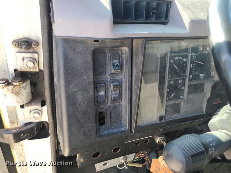 image for item DS7324 1998 International 4700 flatbed truck