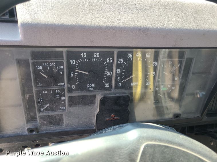image for item DS7324 1998 International 4700 flatbed truck
