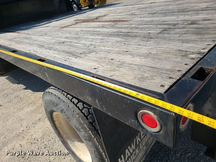 image for item DS7324 1998 International 4700 flatbed truck