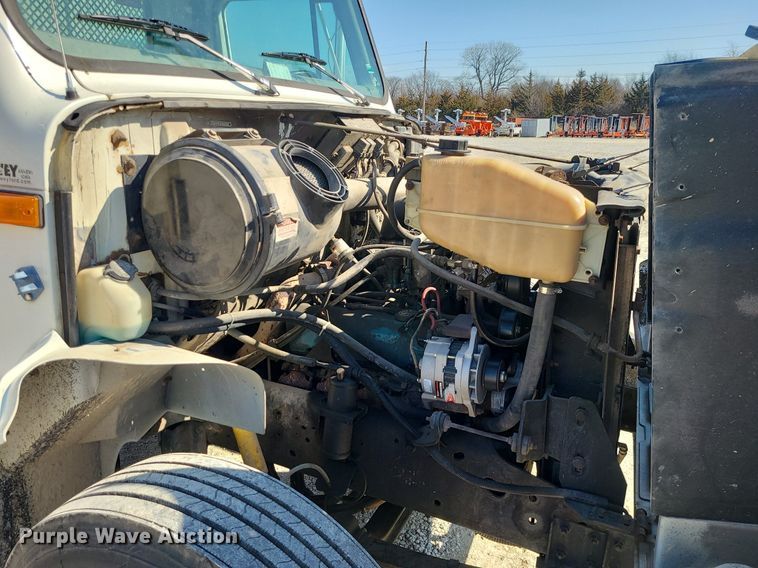 image for item DS7324 1998 International 4700 flatbed truck