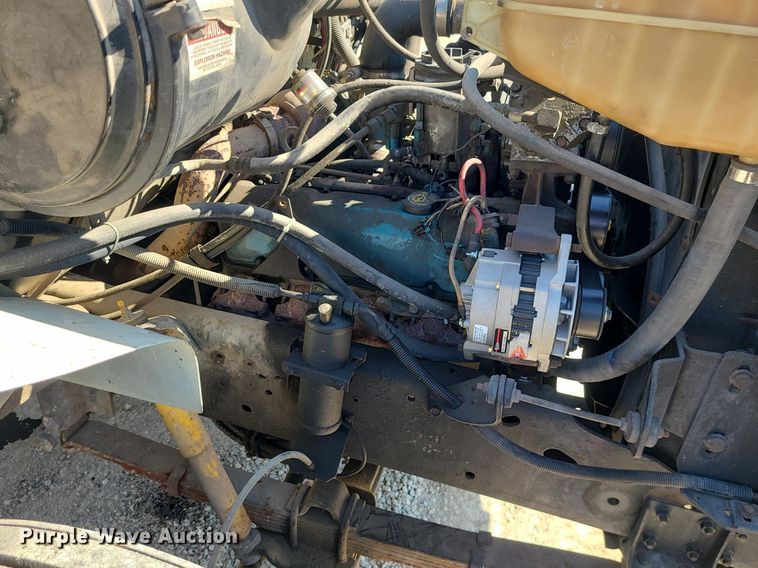 image for item DS7324 1998 International 4700 flatbed truck