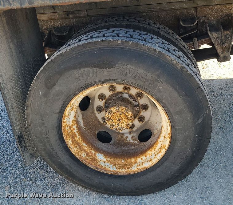 image for item DS7324 1998 International 4700 flatbed truck