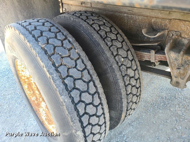 image for item DS7324 1998 International 4700 flatbed truck