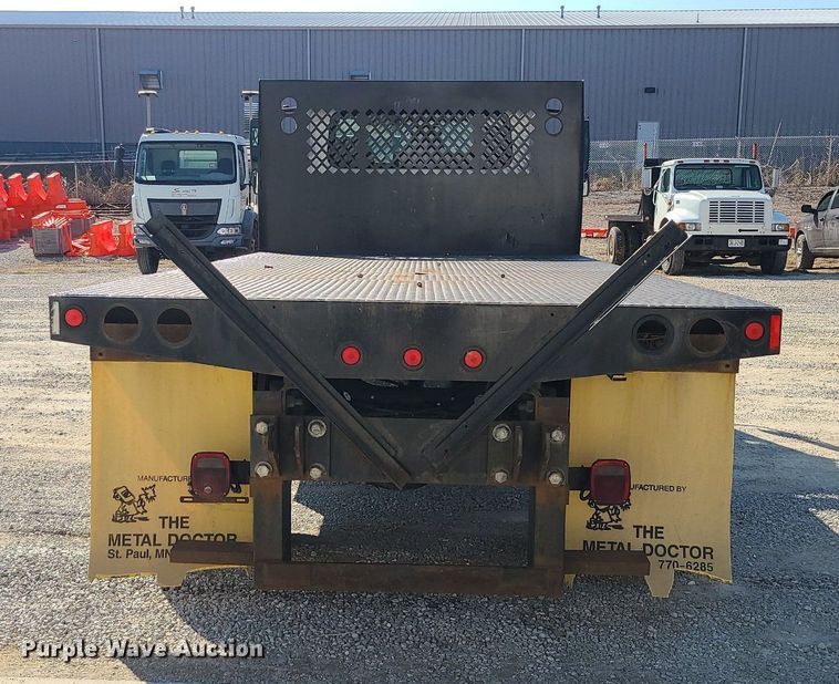 image for item DS7326 2013 International 4300 flatbed truck